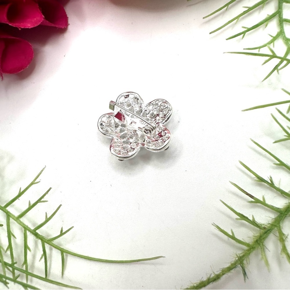 NEW⚜️Classic Floral Crystal Embellished Brooch - Picture 4 of 5